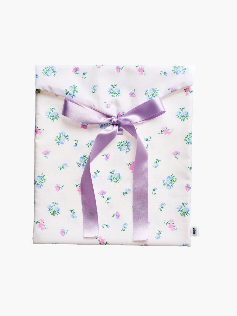 Keepsake pouch in gentle floral