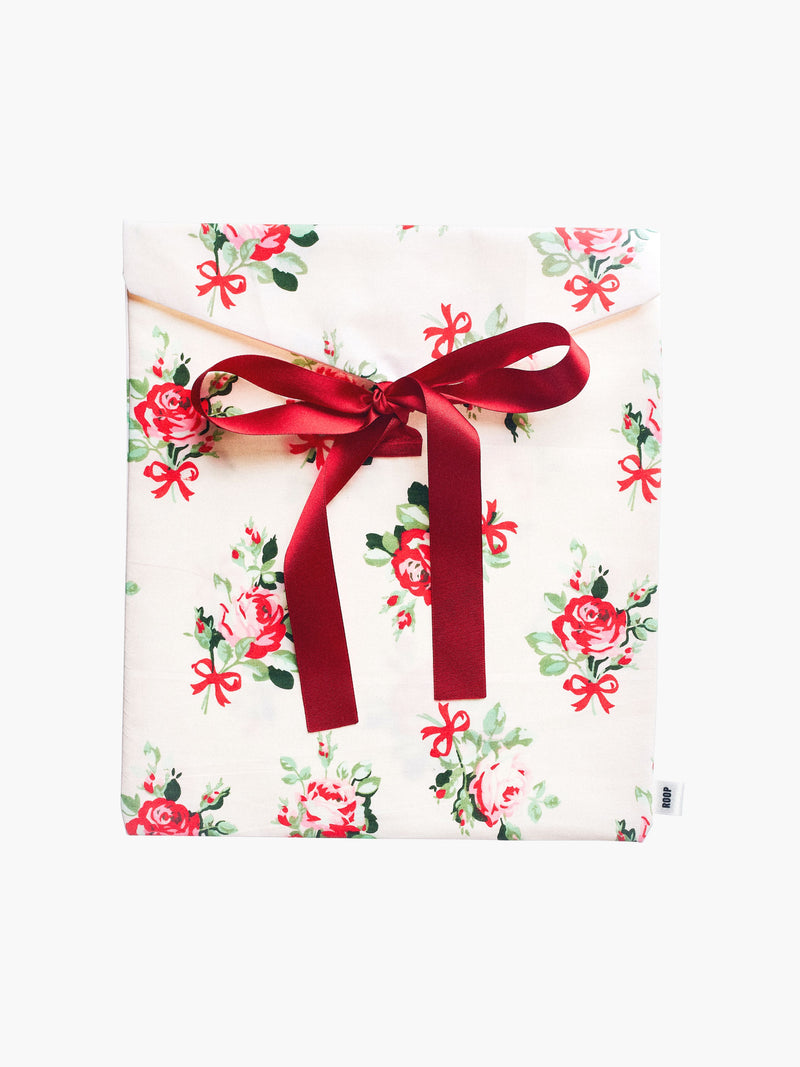 Keepsake pouch in ribbon roses